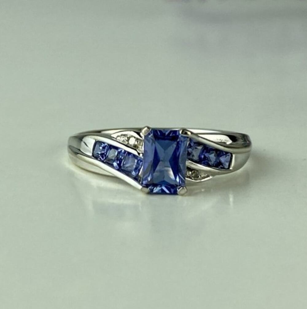 10K White Gold Iolite & Diamonds Ring Size 6.5